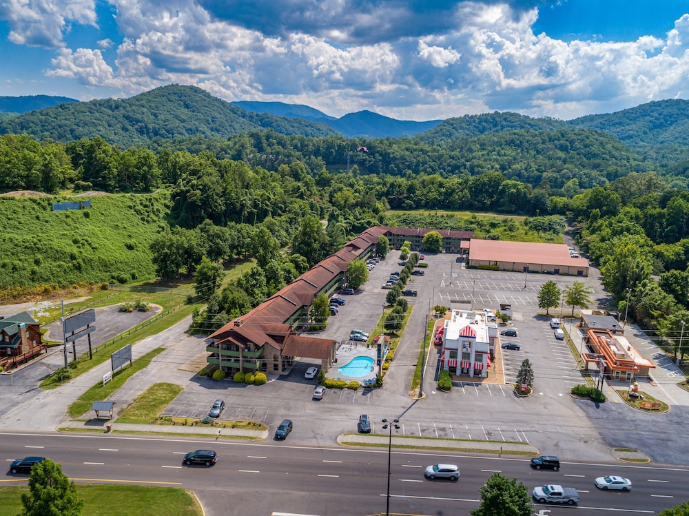 Days Inn by Wyndham Pigeon Forge Parkway 43/48