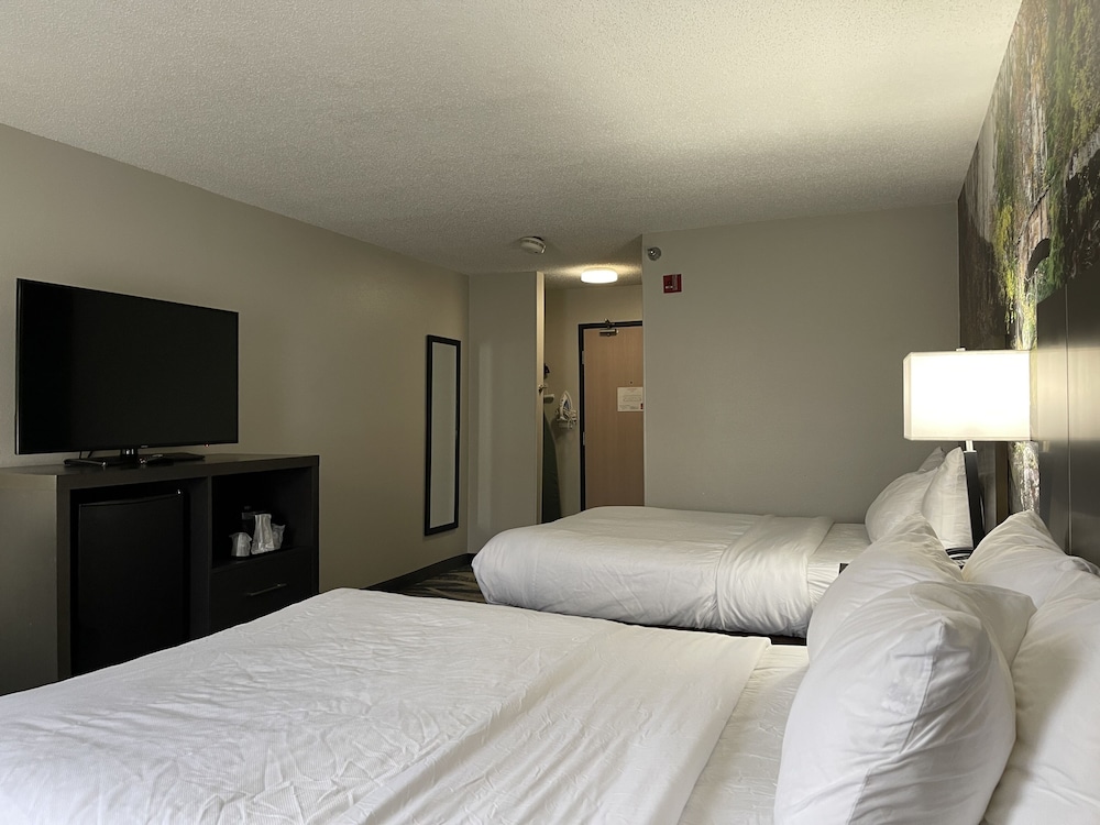Clarion Pointe Fairborn near Wright Patterson AFB 16/25