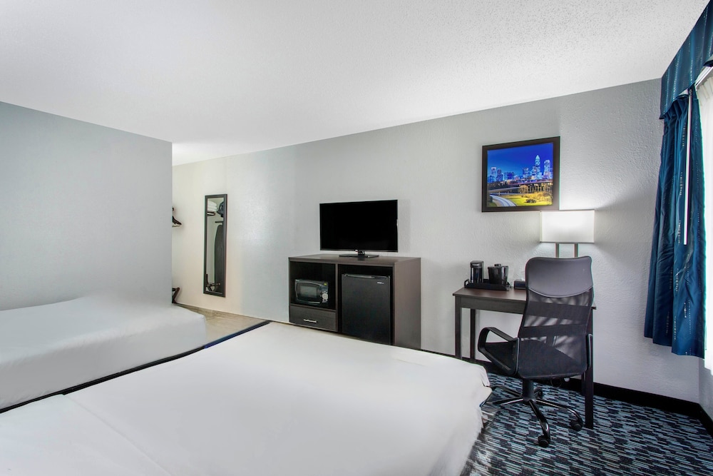 STANDARD, 2 DOUBLE BEDS