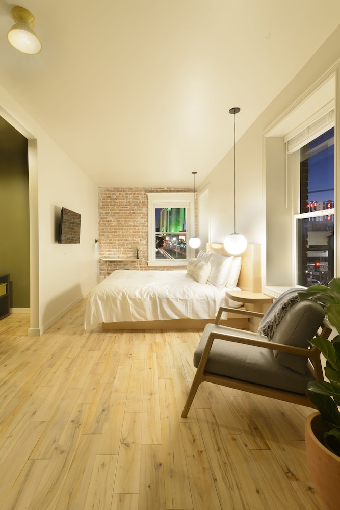 The Jesse Hotel and Bar 37/50