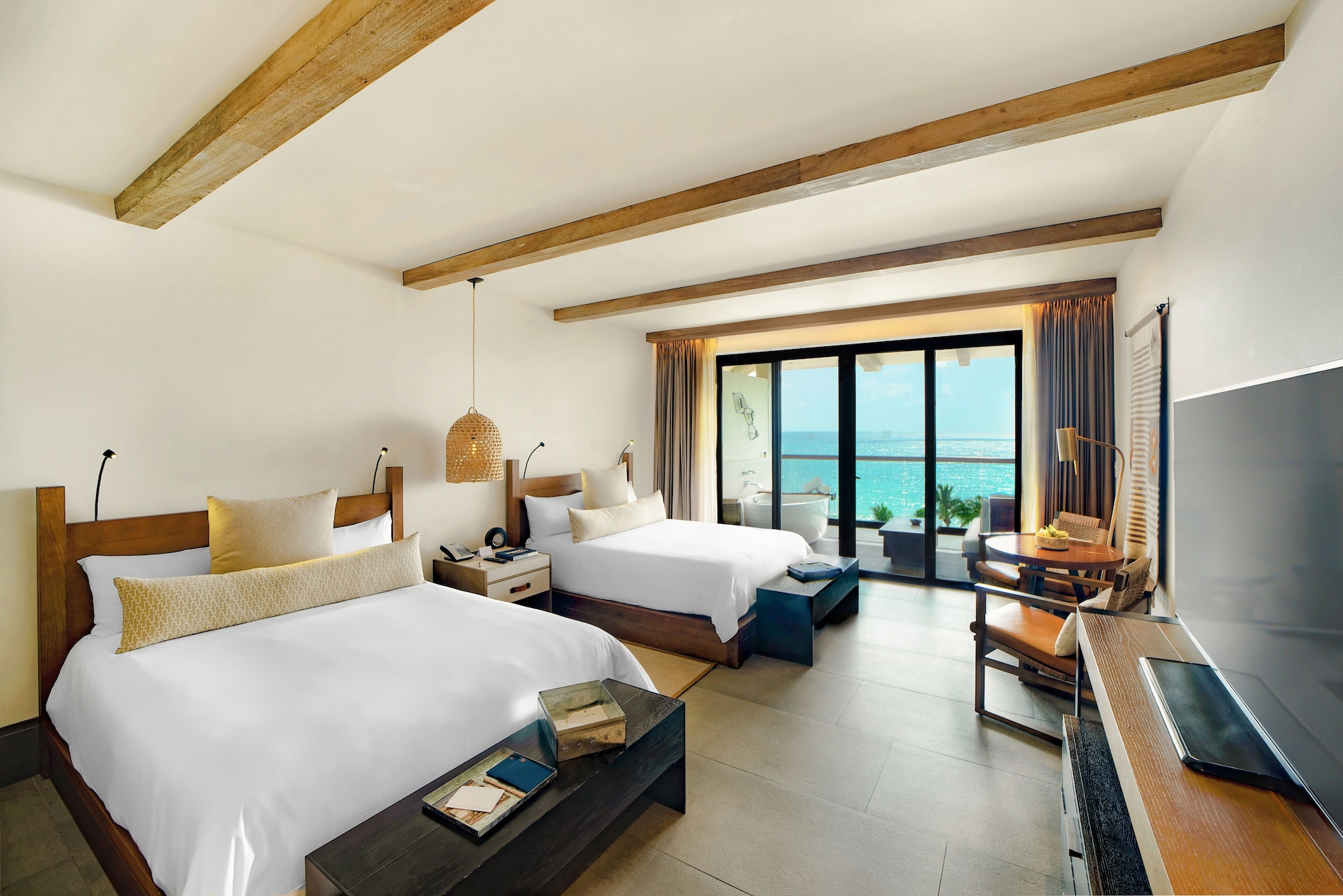 ALCOBA, QUEEN BED, OCEAN FRONT