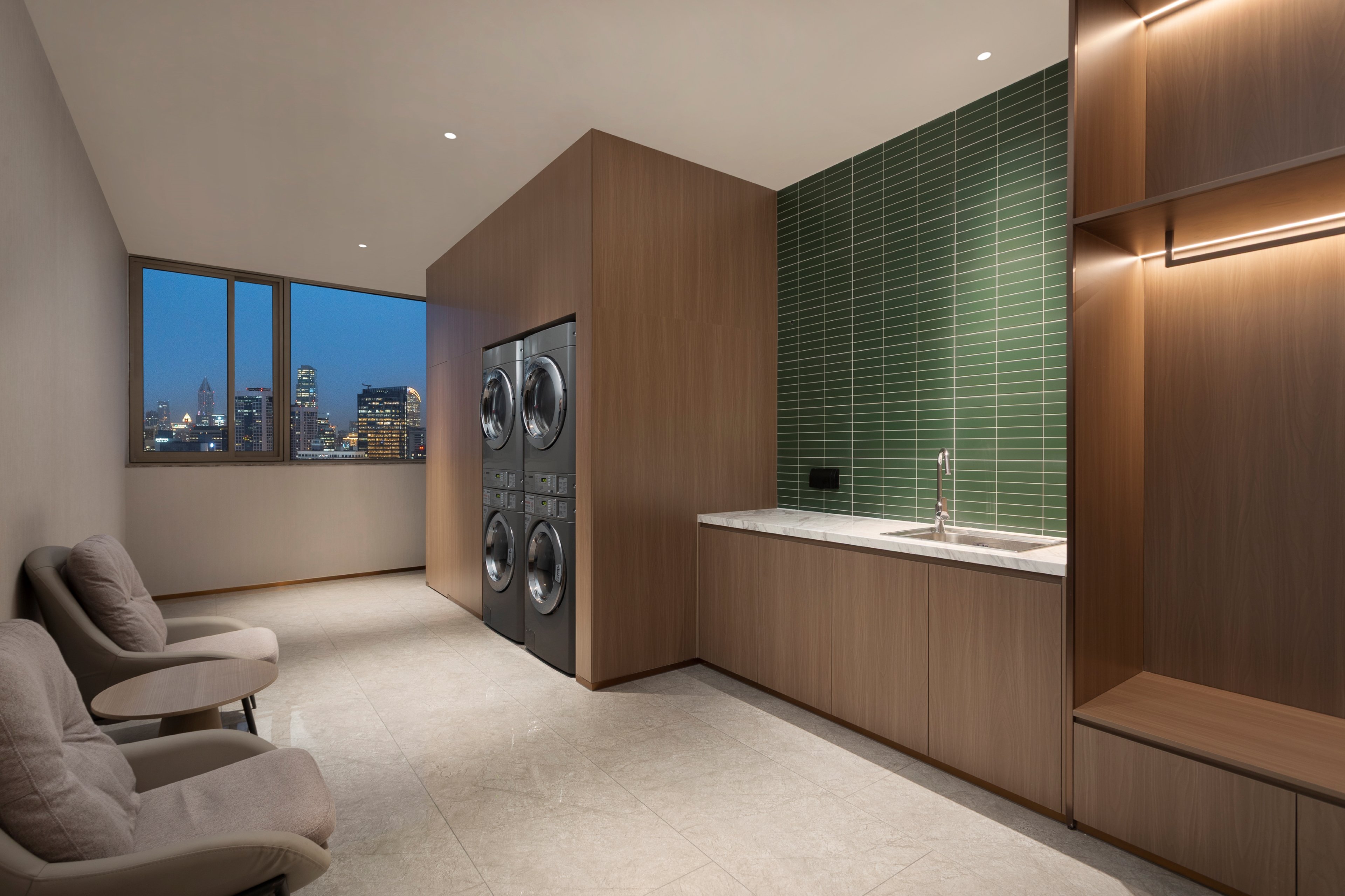 Holiday Inn Shanghai Jing'an by IHG 24/57