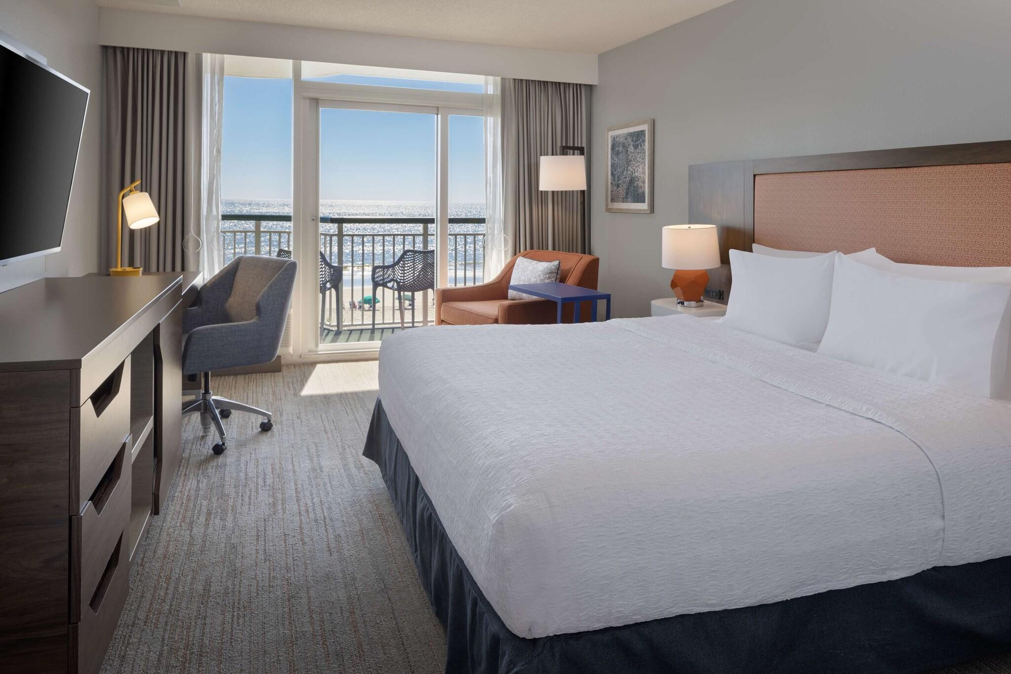 Room, 2 Queen Beds, Partial Side Ocean View