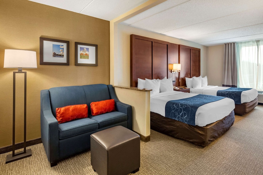 Suite, 2 Queen Beds, Sofa, Comfort Suites Manassas Battlefield Park 8/10