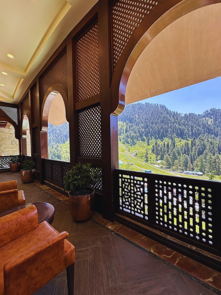 Pearl Continental Malam Jabba 21/50