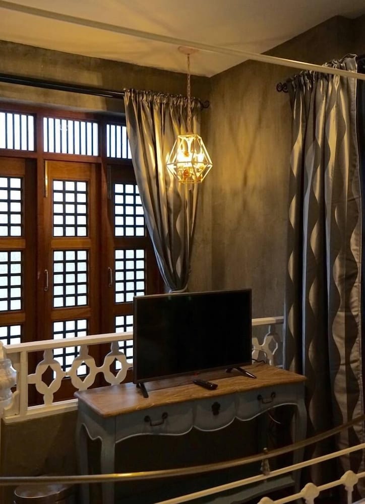 House Of Passion Amphawa 7/50