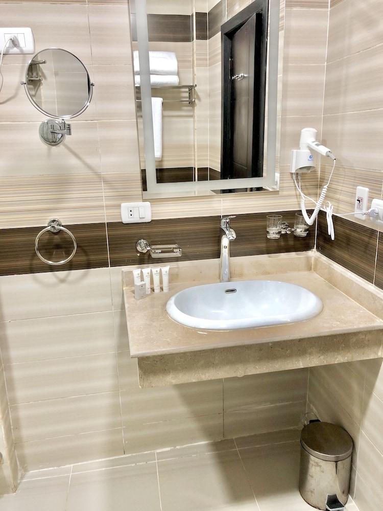 Jewel Dokki Hotel 36/37