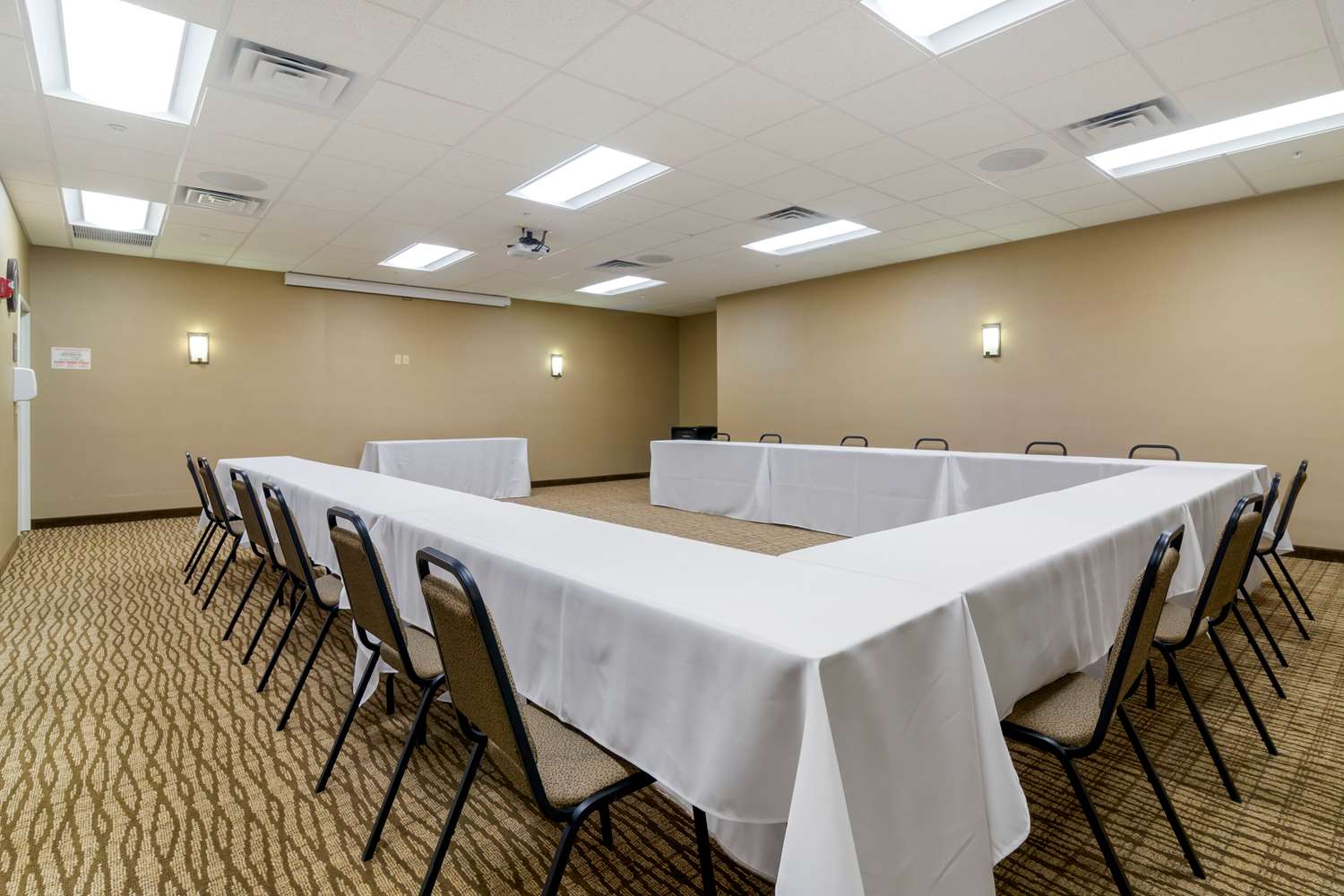 Comfort Inn & Suites Mandan - Bismarck 12/14