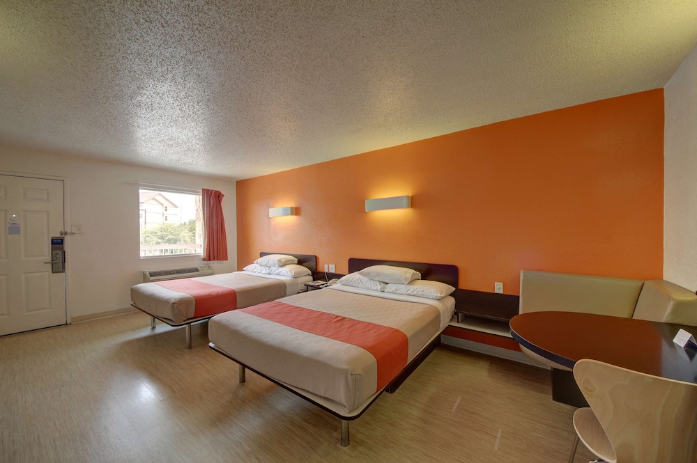 Motel6 San Antonio, TX - Downtown - Market Square 19/44