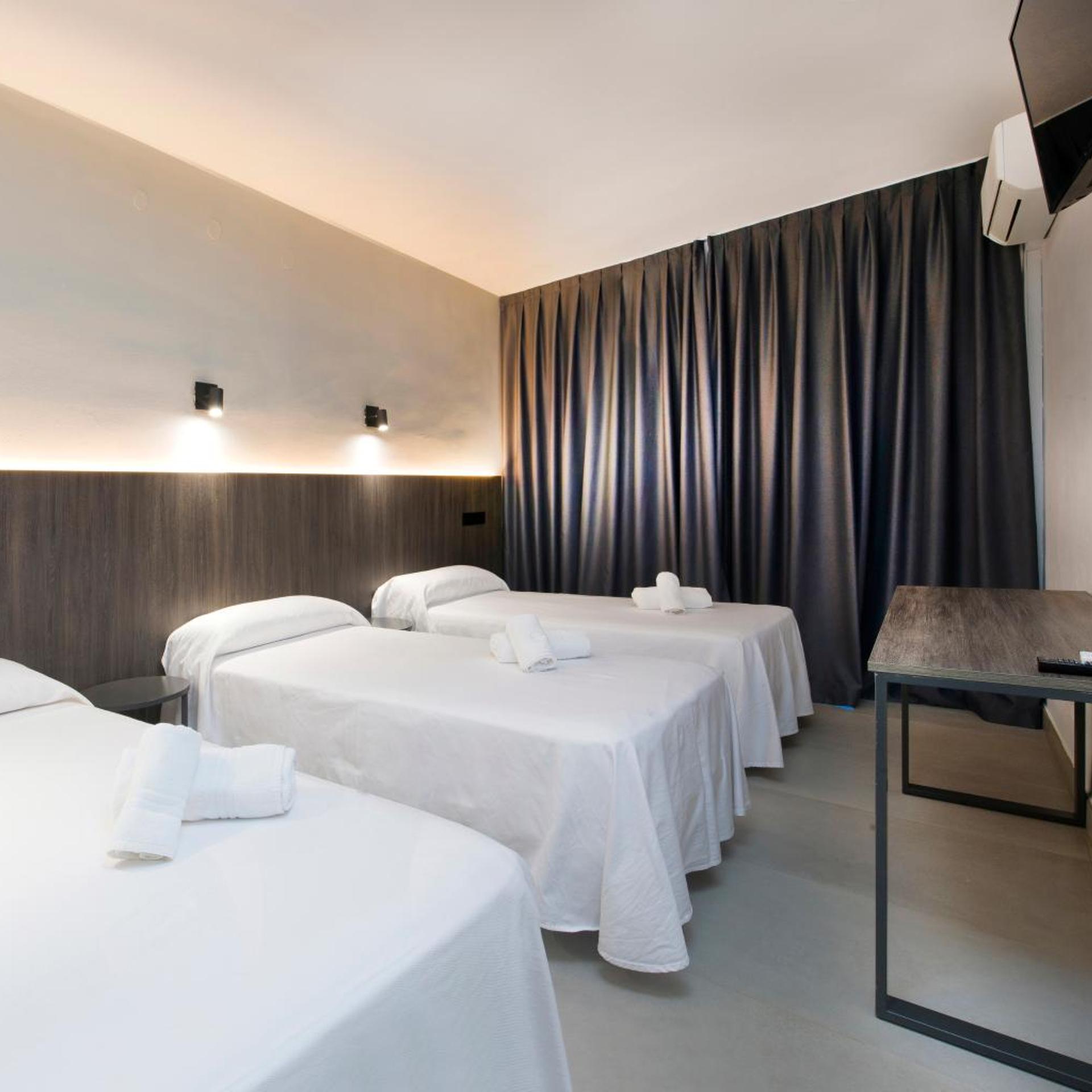 ROOM, TRIPLE