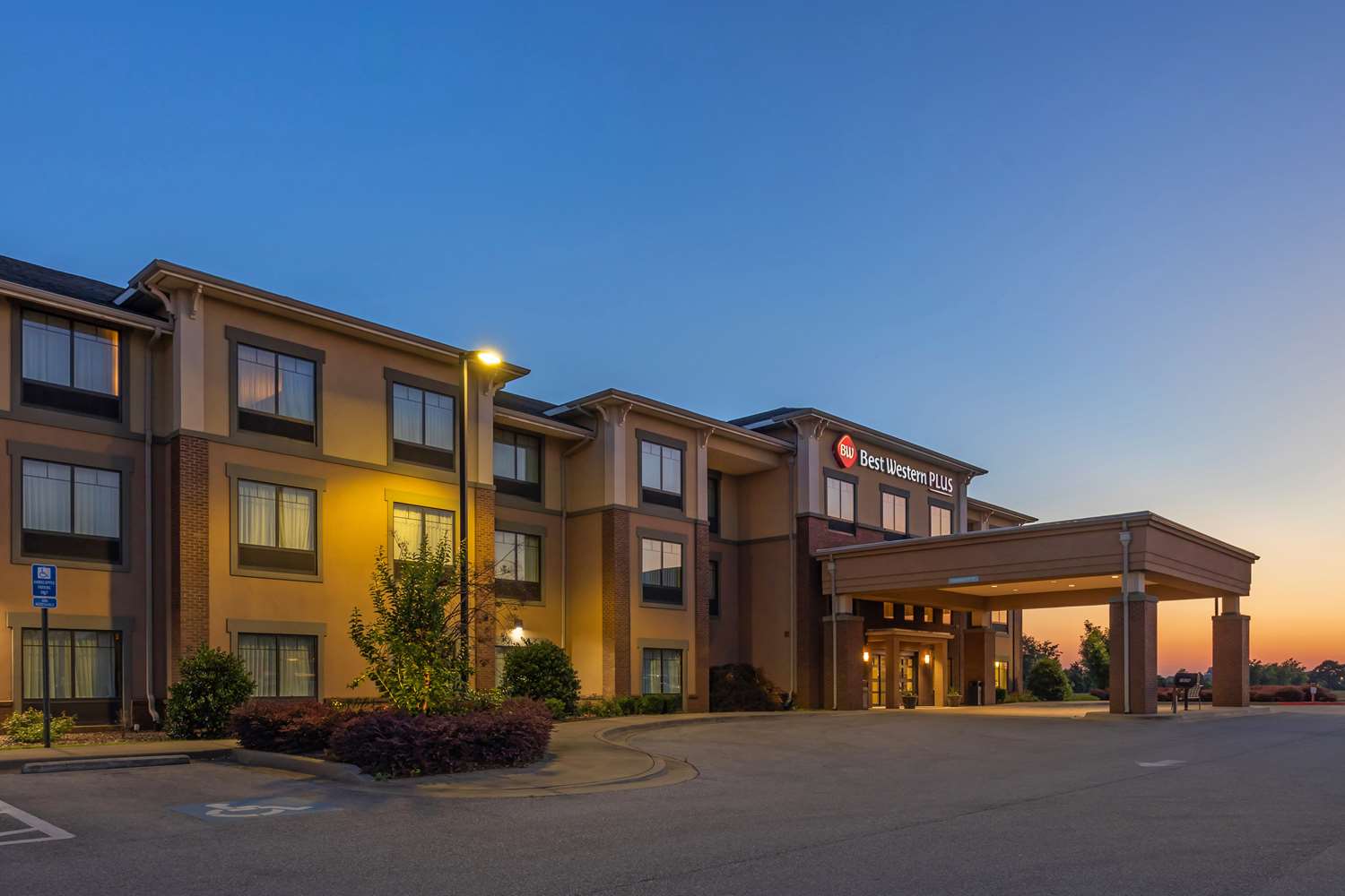 Best Western Plus Tuscumbia/Muscle Shoals Hotel & Suites 2/16