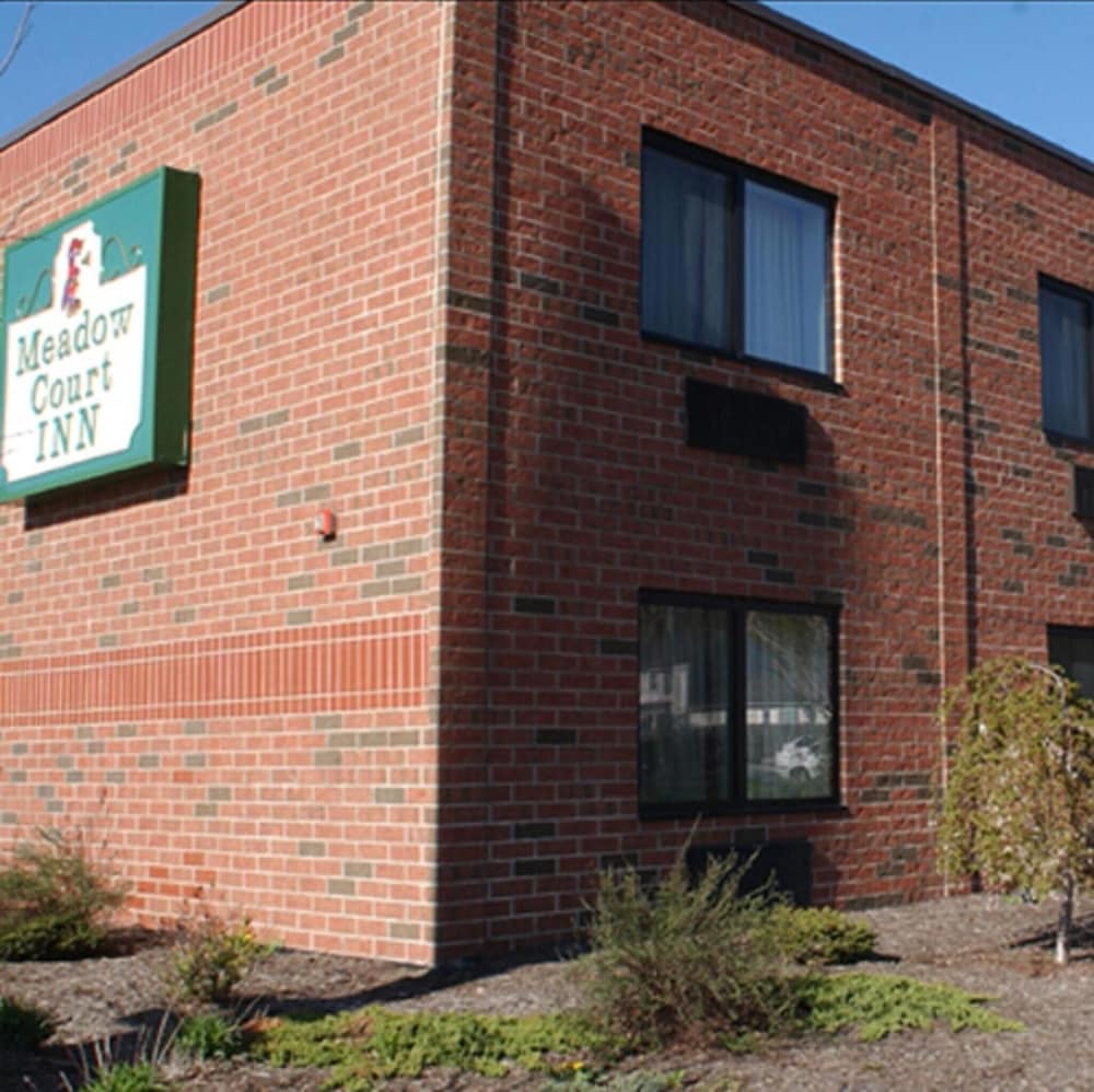 Meadow Court Inn 2/52