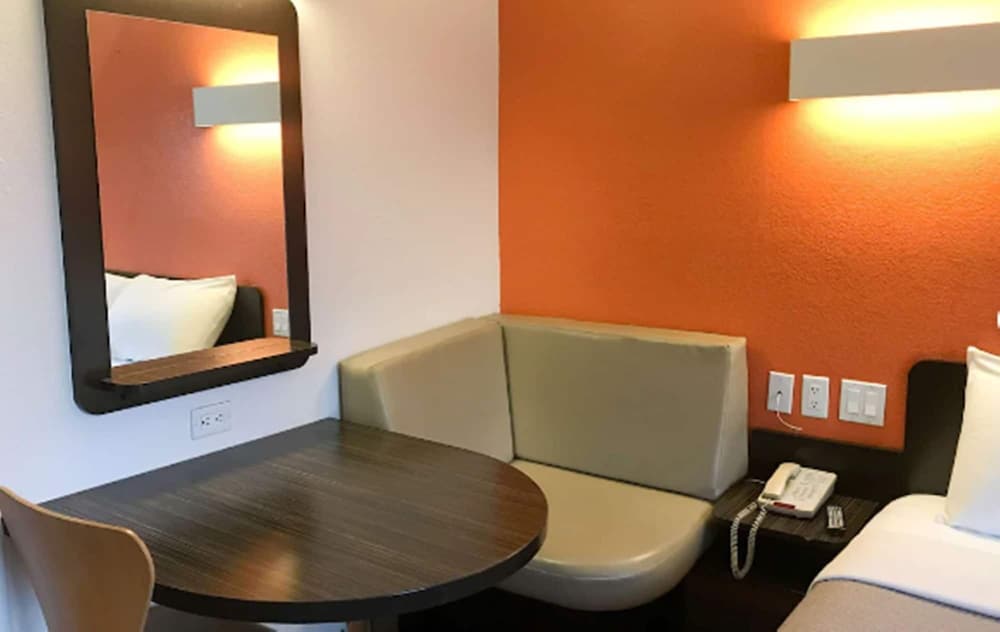 Motel6 Buttonwillow, CA - Central 36/50