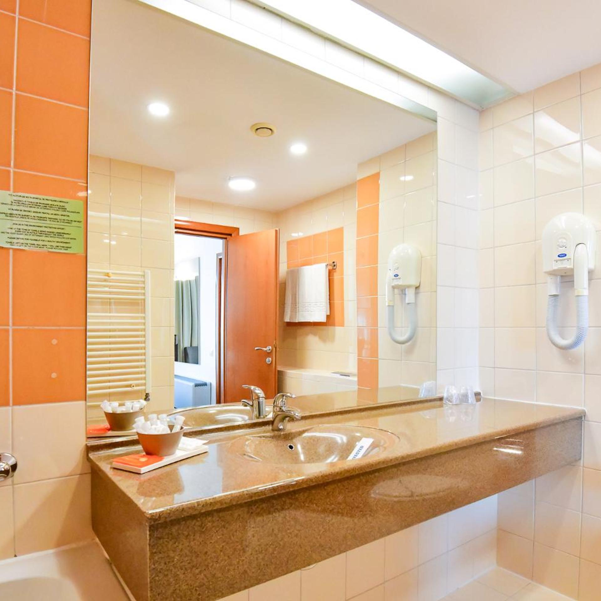 Superior, Suite, Sea Front, Sofa, Junior Suite Building، Zenith Hotel - Conference And Spa - Mamaia Resort 5/6