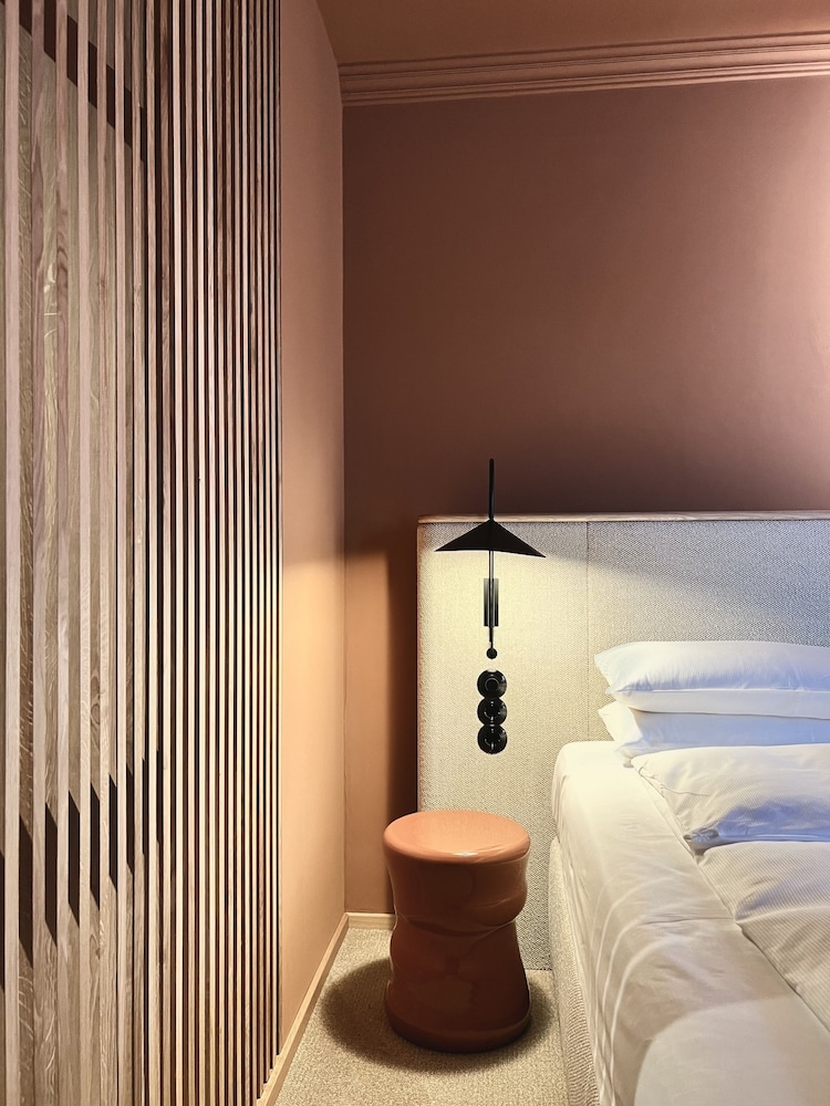 Hotel Adelante 25/59