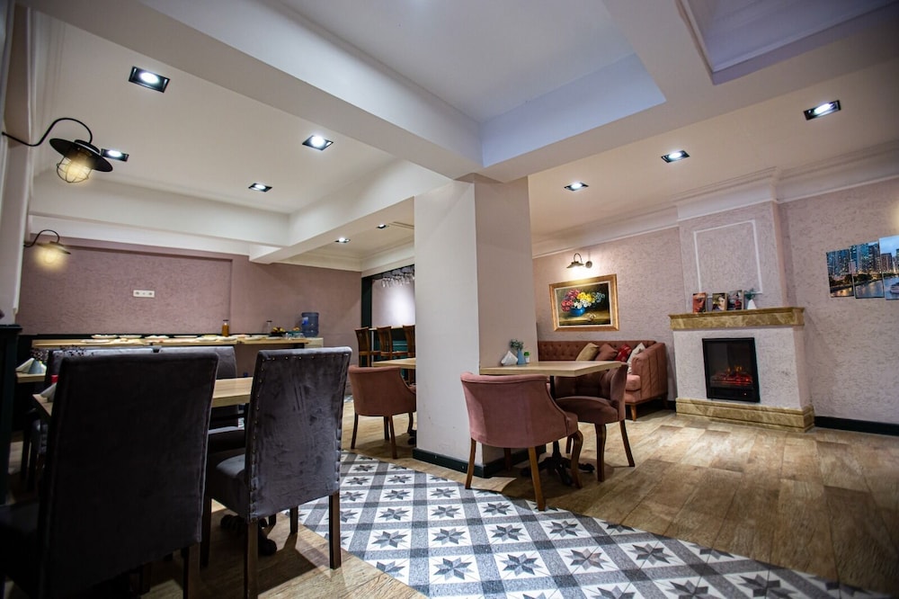 Lobby at COMFORT HOTEL TAKSIM, ISTANBUL