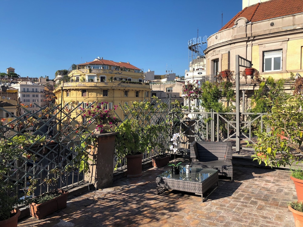 Giuturna Boutique Hotel 65/73
