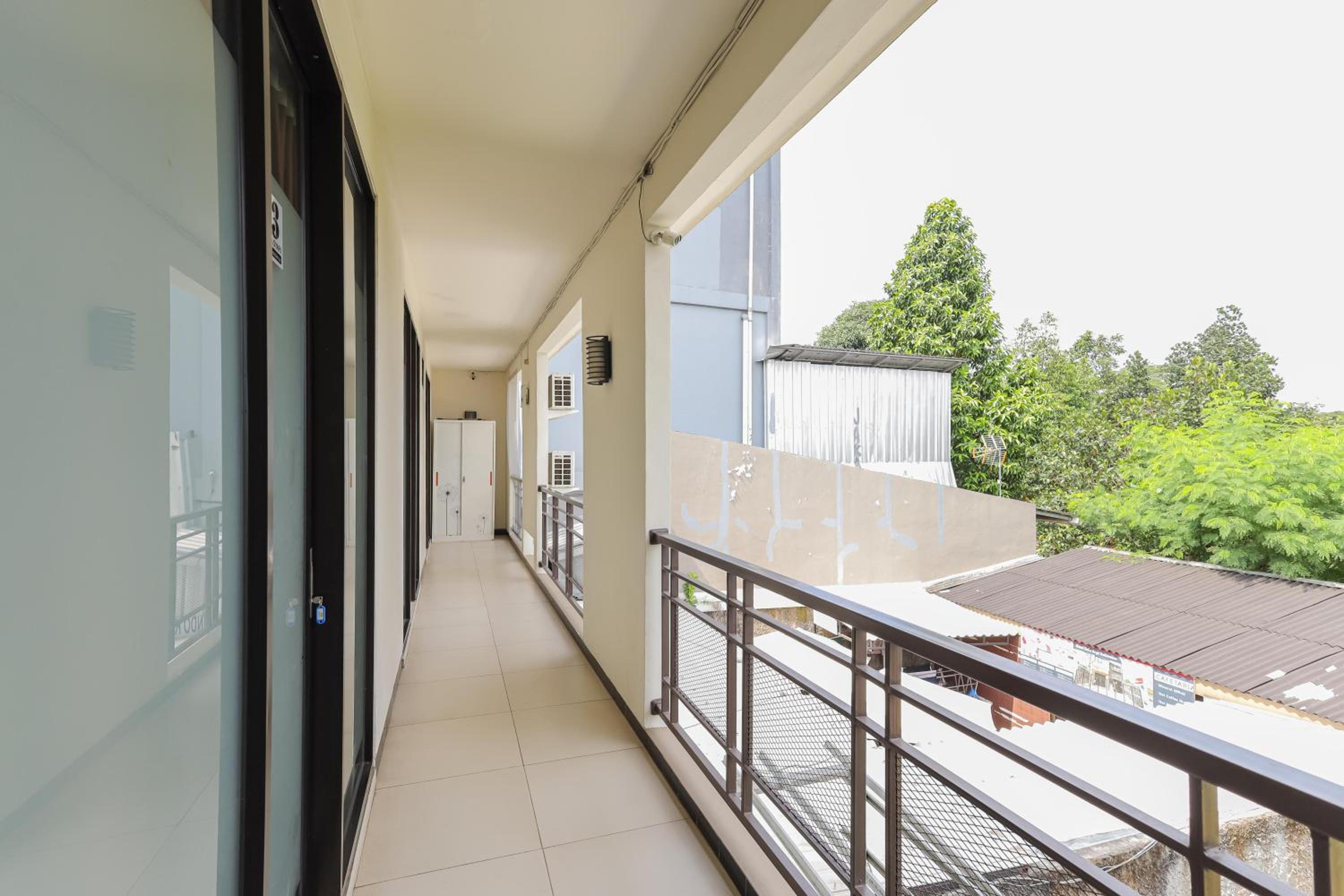RedDoorz Syariah near Green Park Jatiwarna 3/50