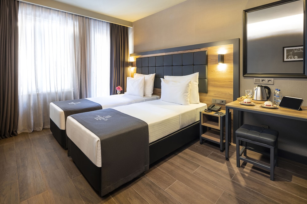 Marius Hotel 17/50