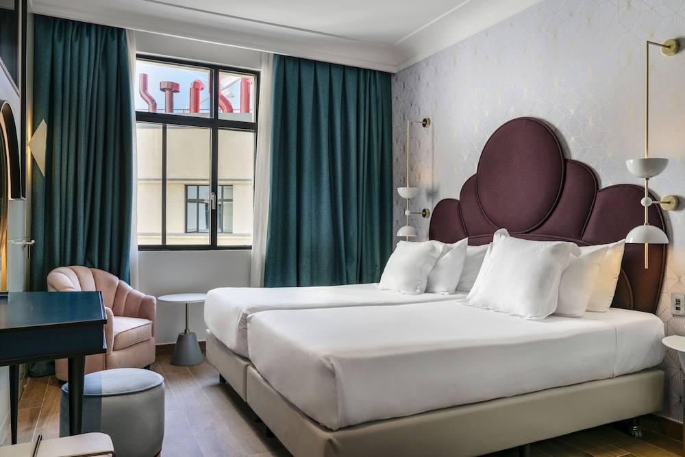 Room, Single, Double or Twin Bed