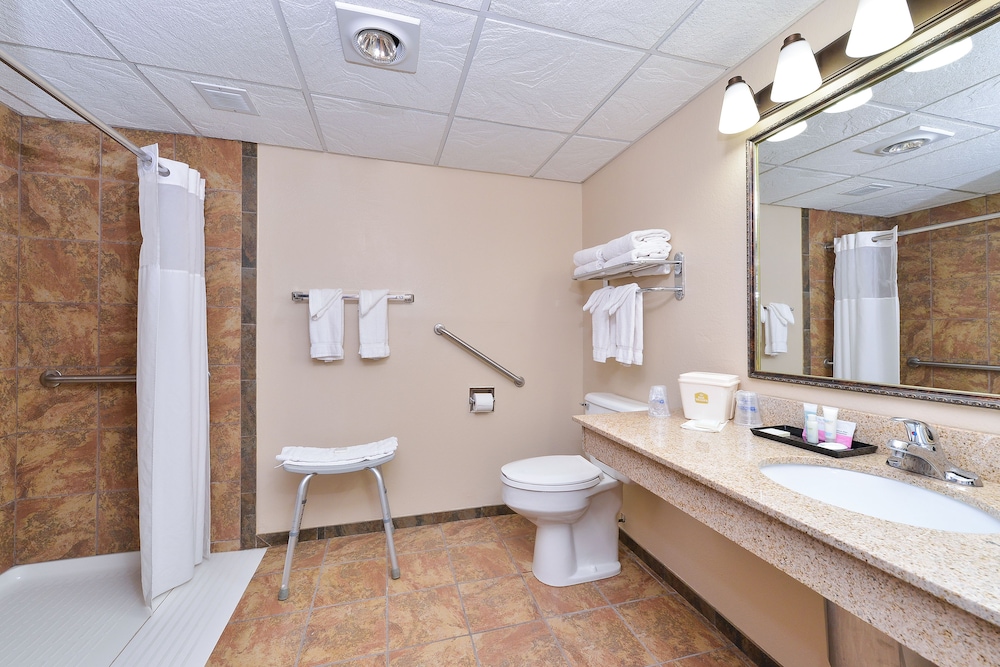 Revel Hotel Minot, SureStay Collection by Best Western 11/66