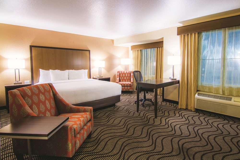 La Quinta Inn & Suites by Wyndham Las Vegas Red Rock 15/42