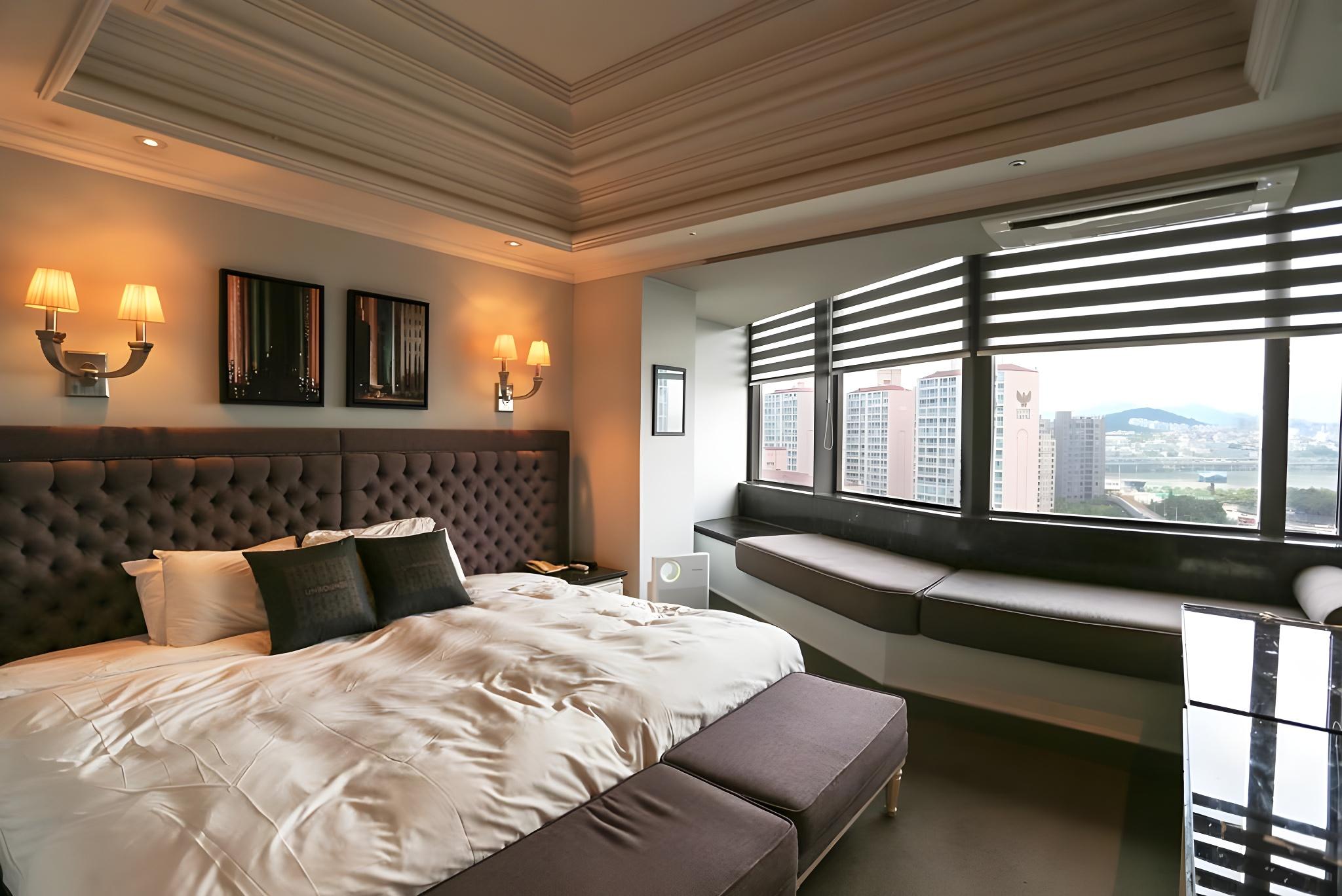 DELUXE, DOUBLE BED