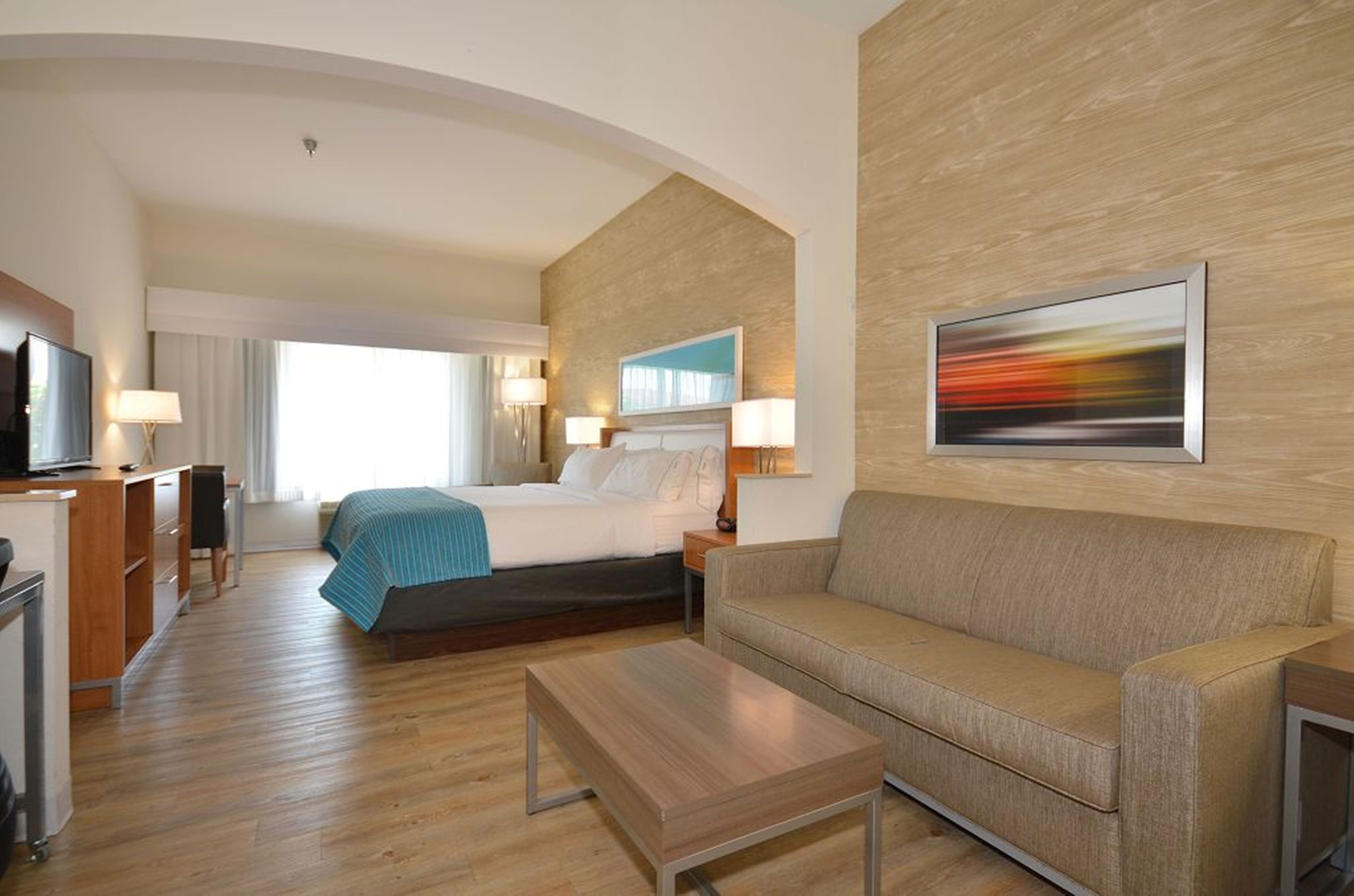 Holiday Inn Express Hotel And Suites Farmington 34/63