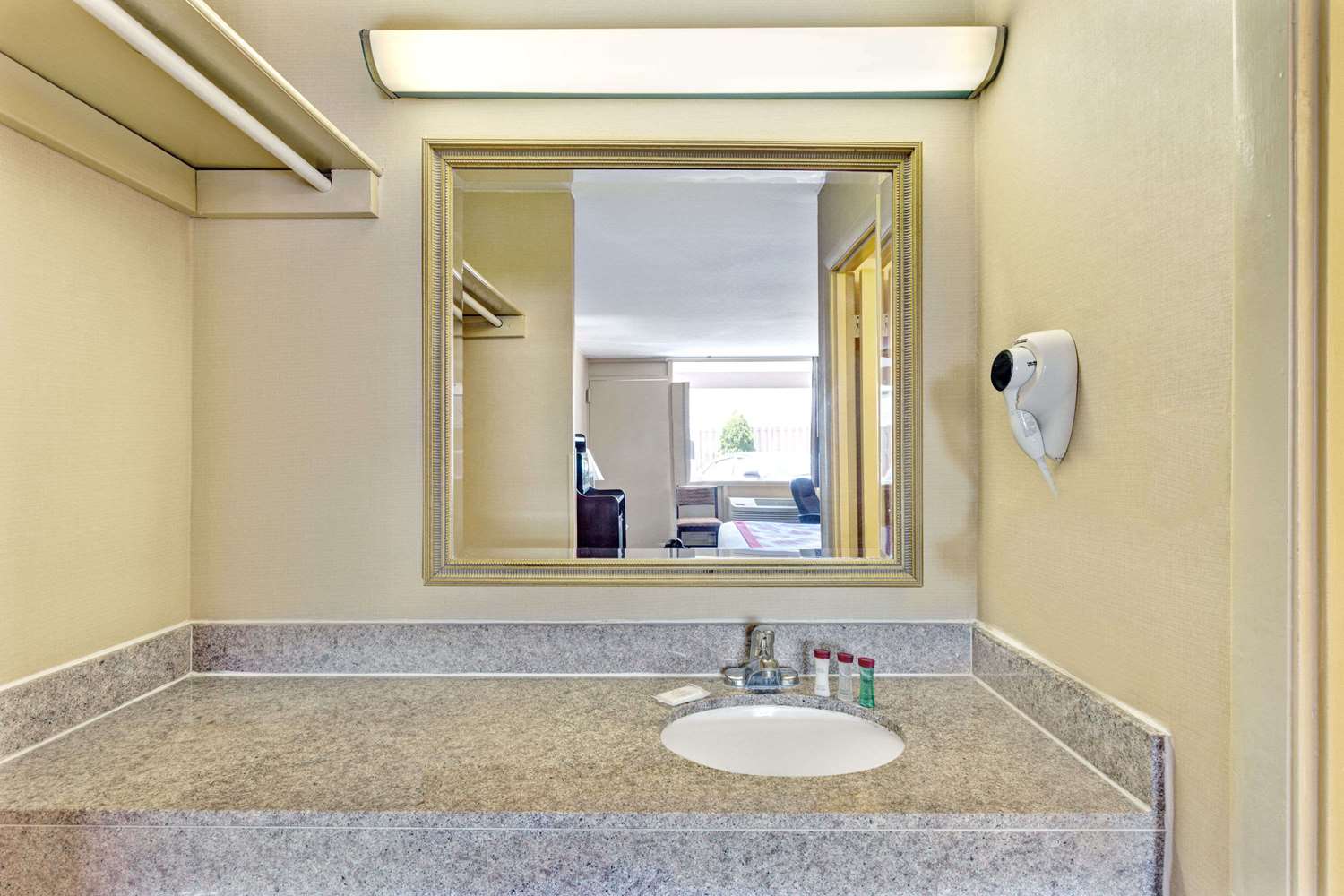 Ramada By Wyndham Baltimore West 8/10