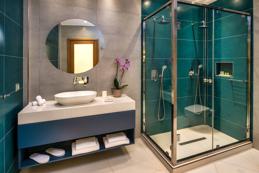 Aura Suites 26/31