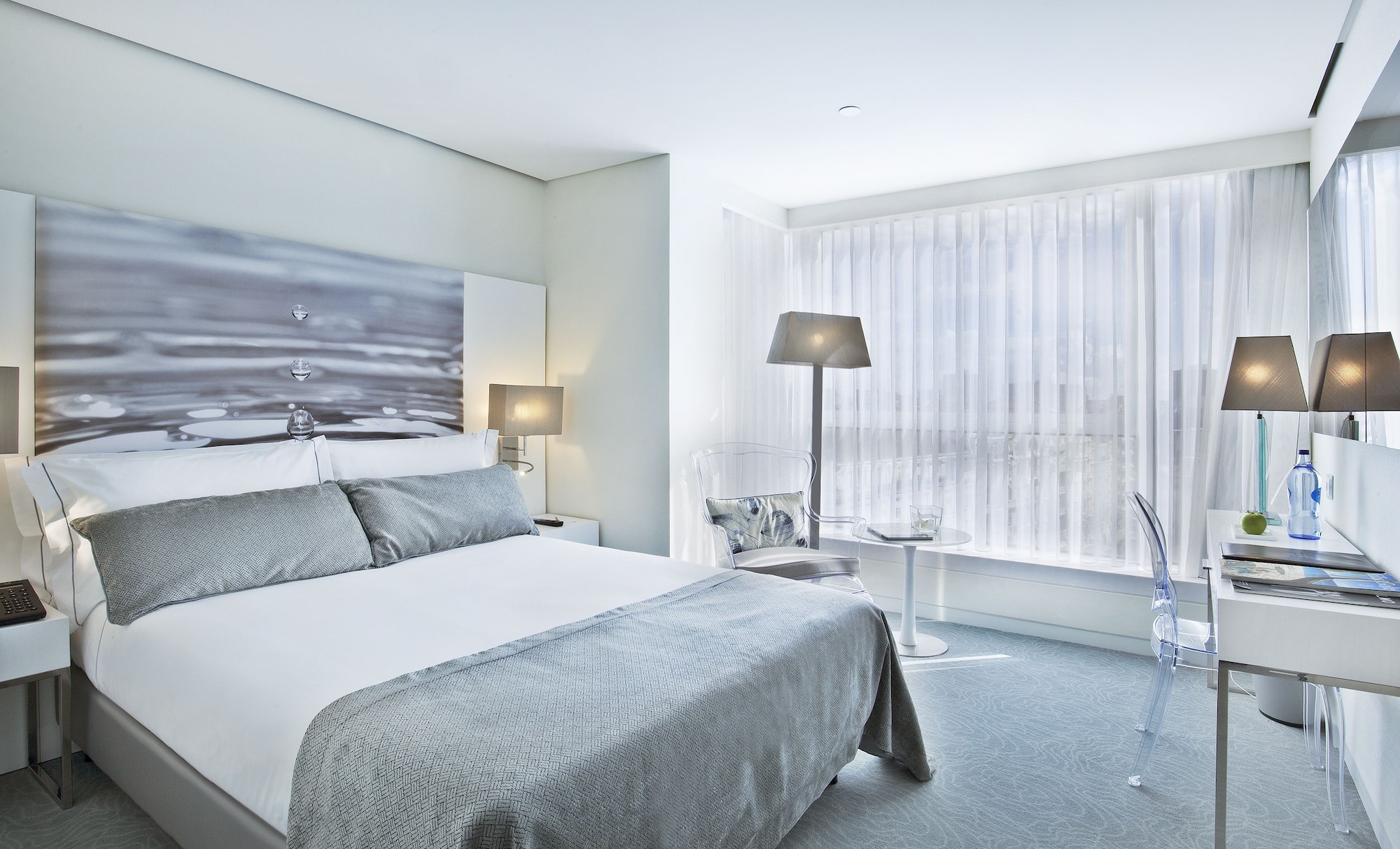 DELUXE, DOUBLE OR TWIN BED