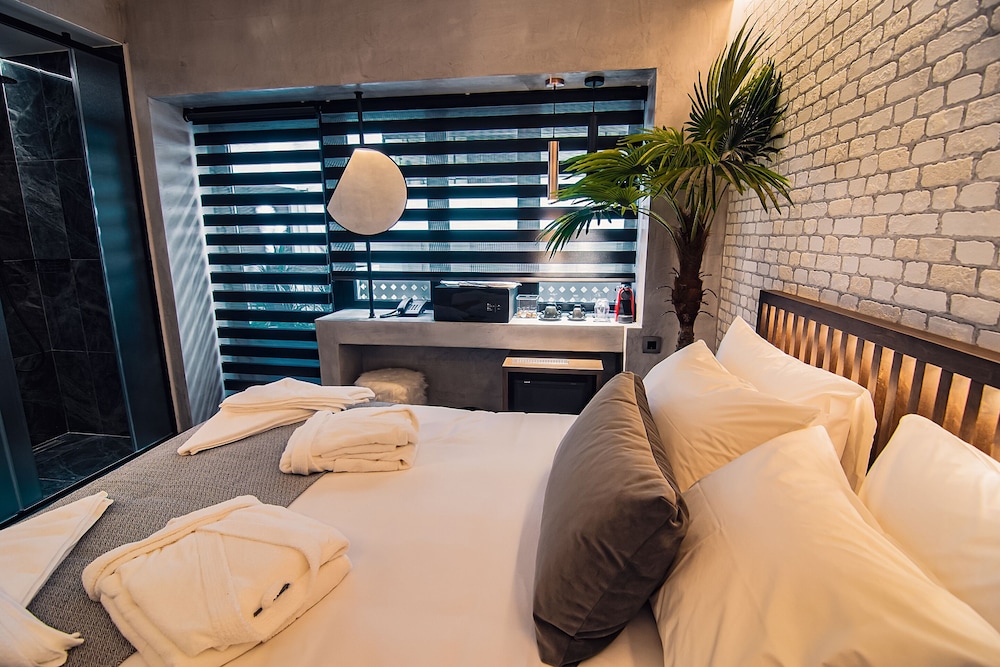 Project 3 Urban Chic Hotel 15/47