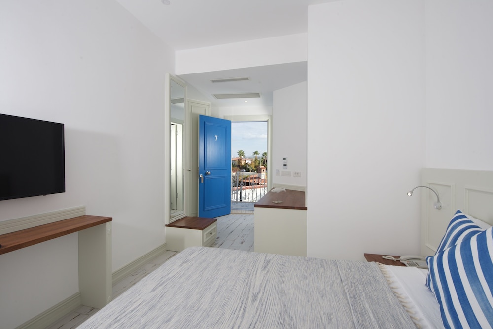 Rhodium Hotel Alacati 32/48