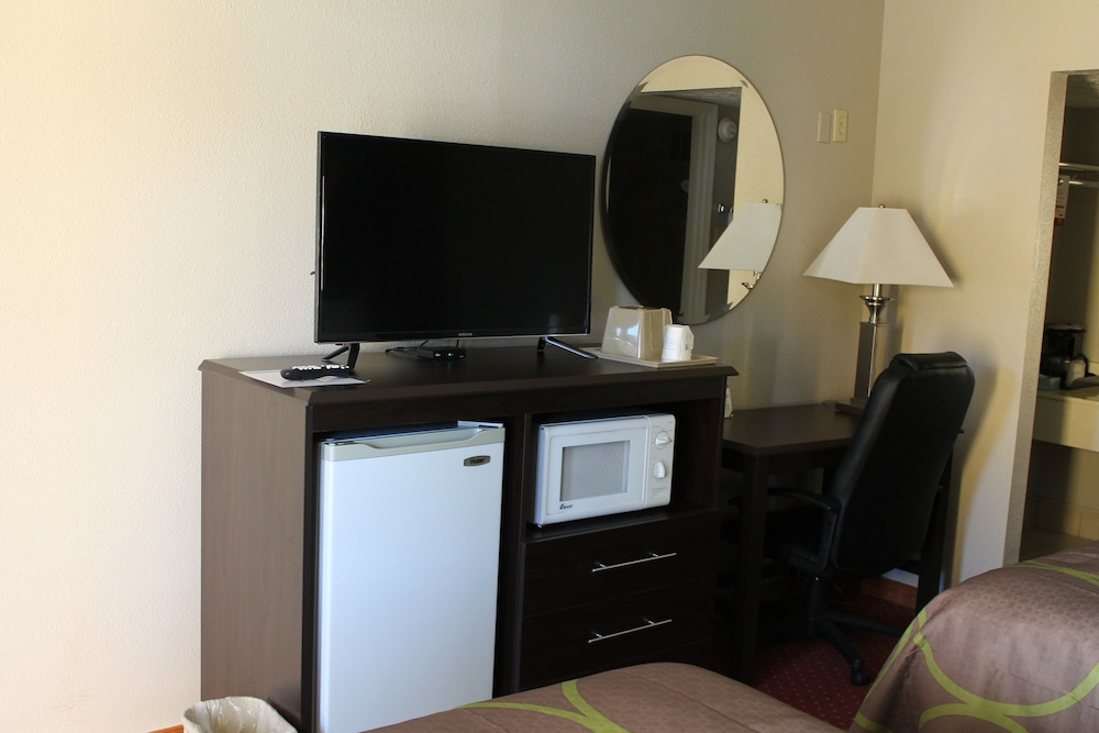 Super 8 By Wyndham Locust Grove 21/30