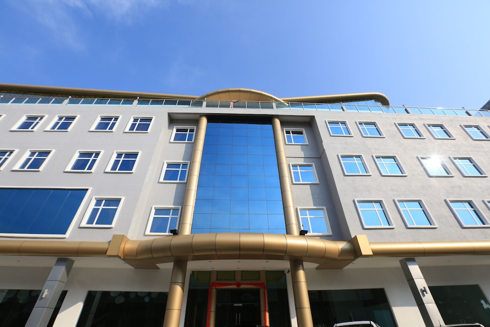 Supreme Hotel 4/41