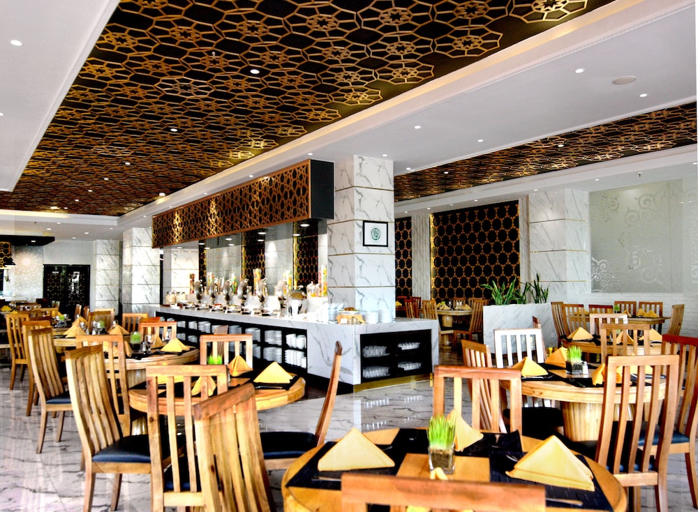 HERMES PALACE HOTEL 42/56