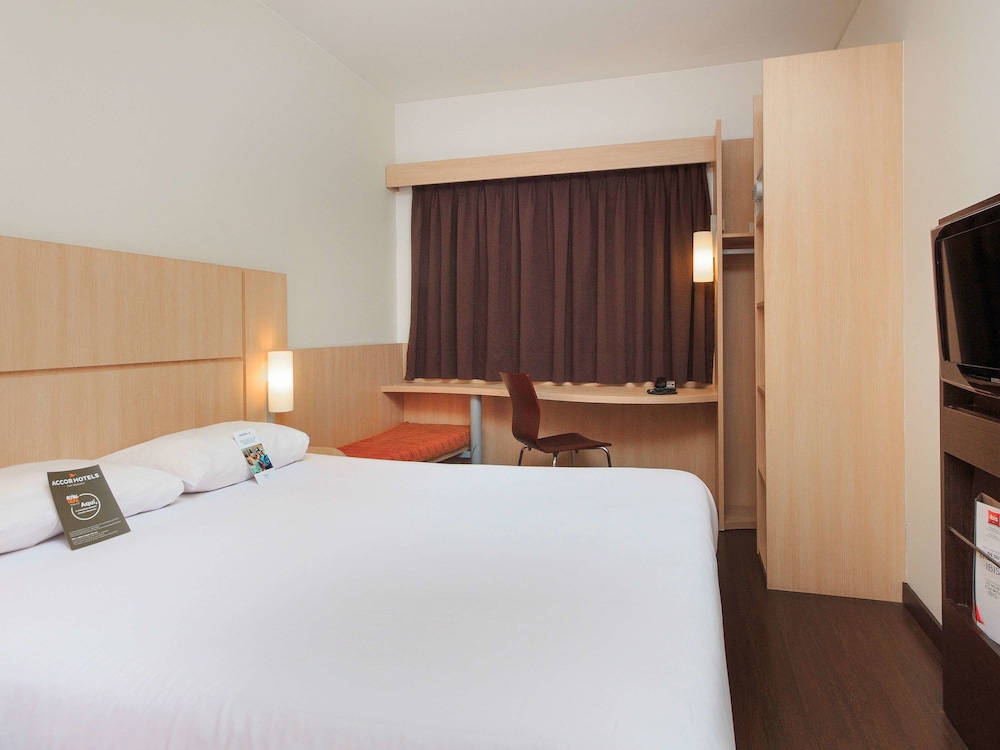 Ibis Medellin 26/67