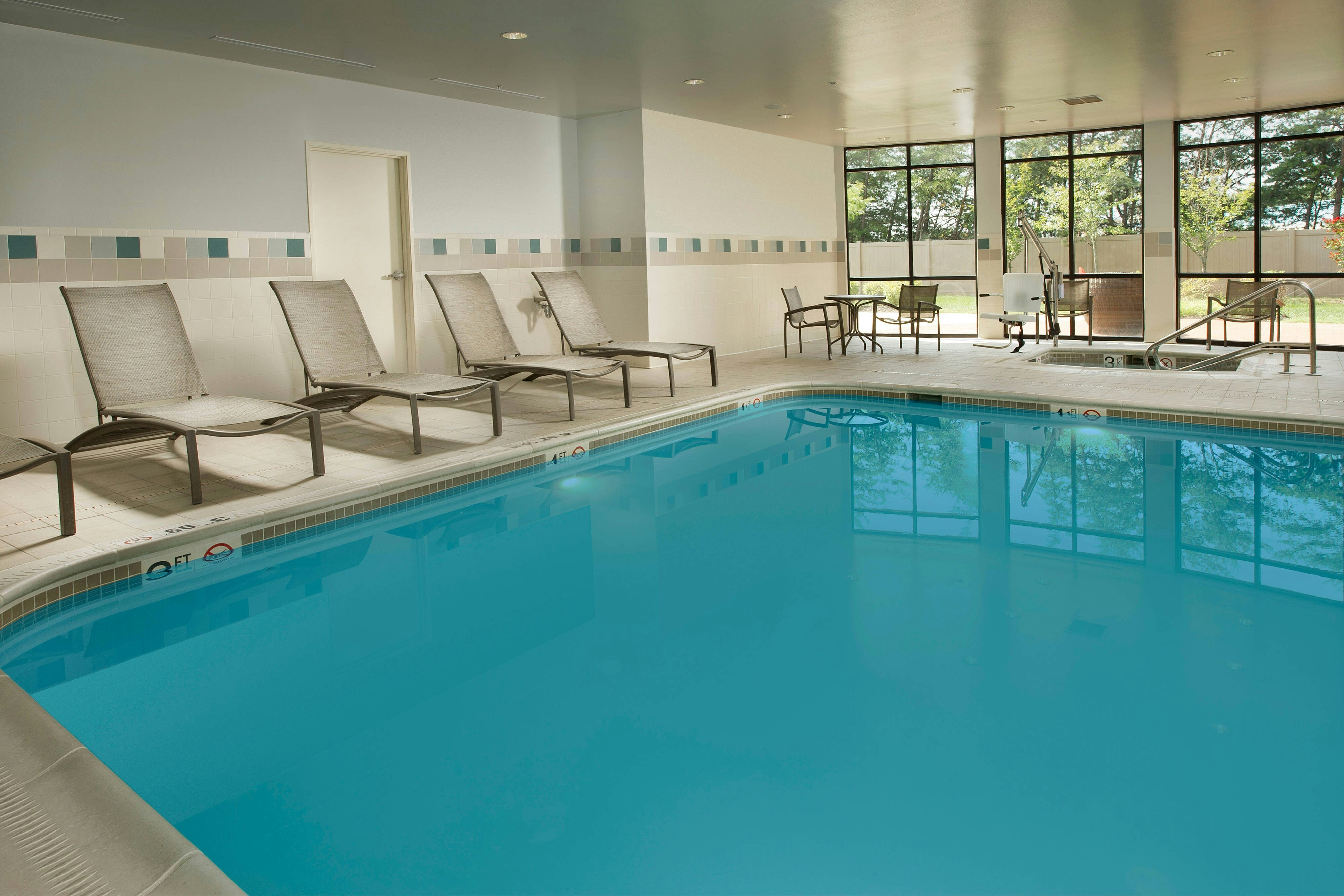 Courtyard By Marriott Waldorf 5/7