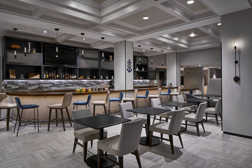 Delta Hotels by Marriott Norfolk Airport 21/31
