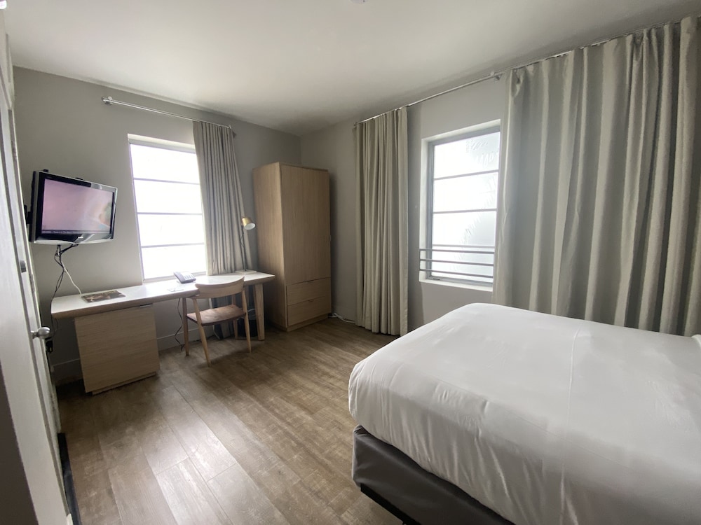 DELUXE, QUEEN BED, ACCESSIBLE