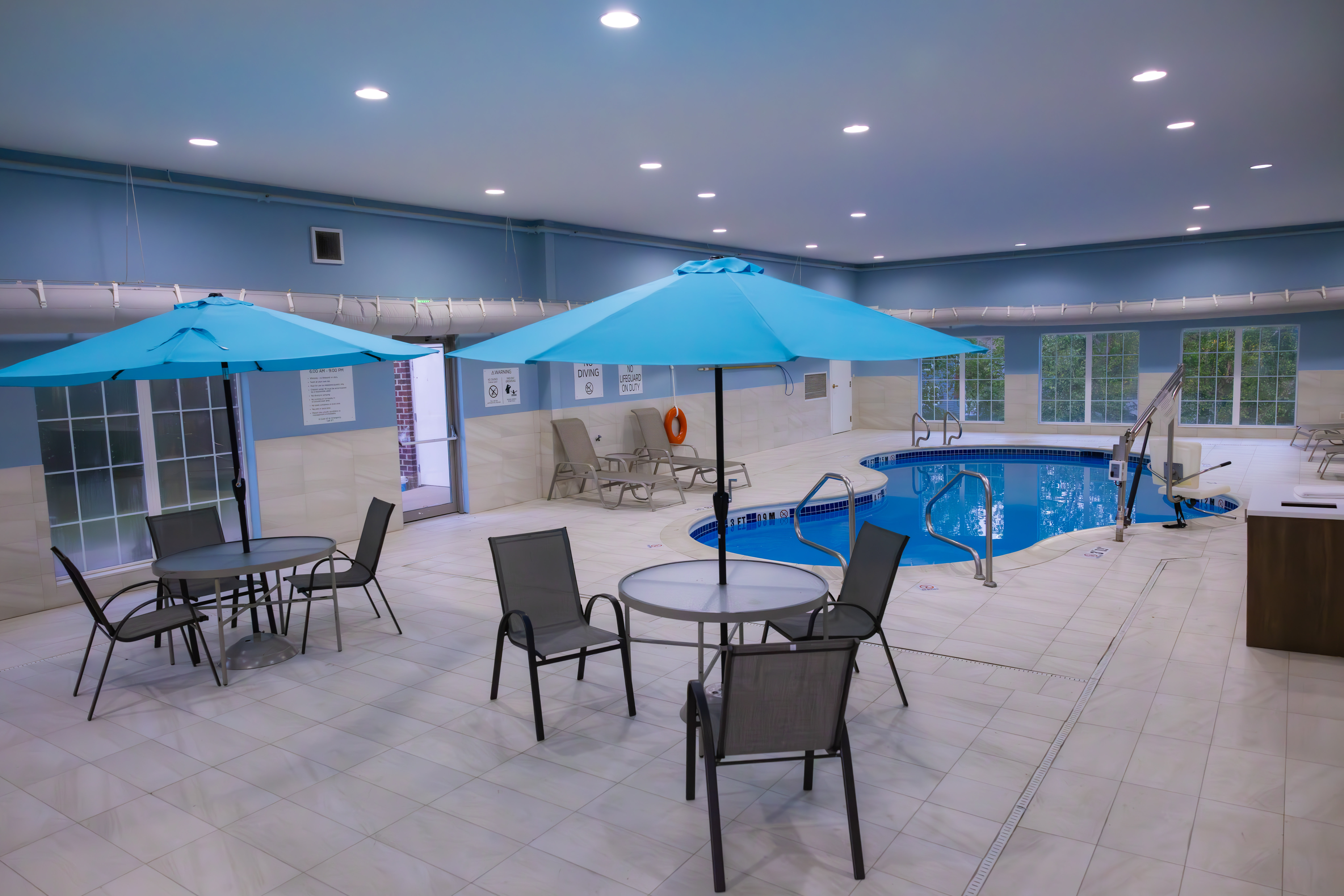 Holiday Inn Express Suites Center Township 58/78