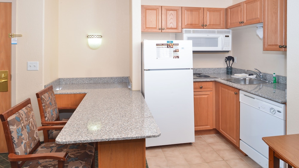 Staybridge Suites Hotel Calgary Airport 27/74