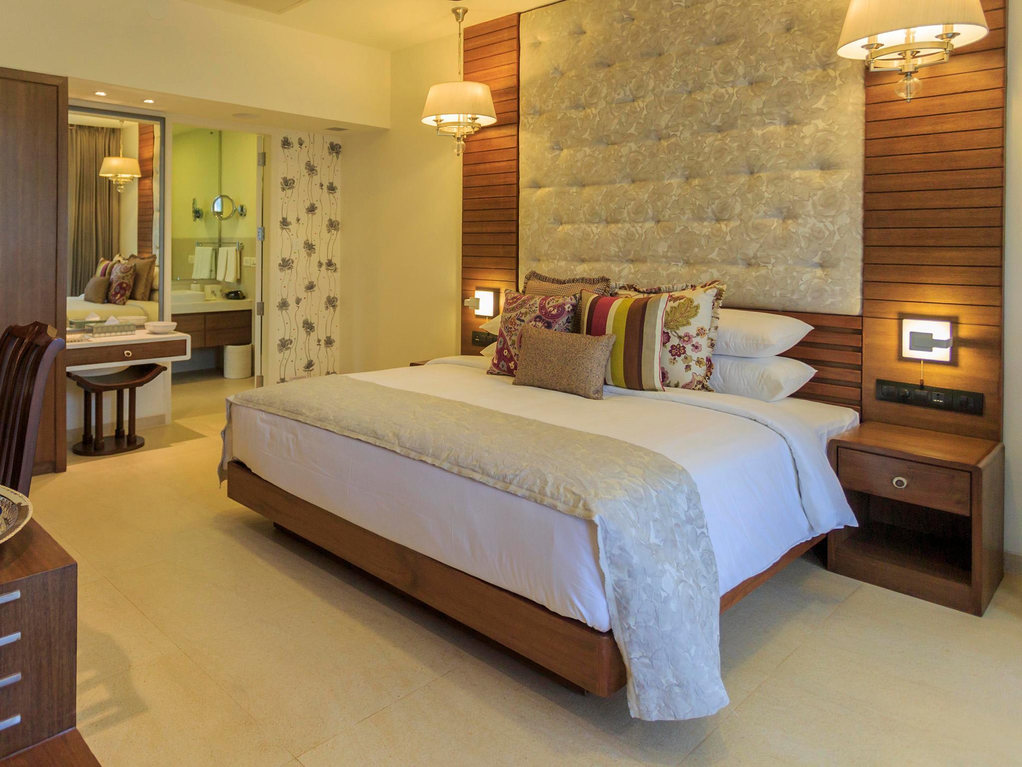 Room, Sea Side