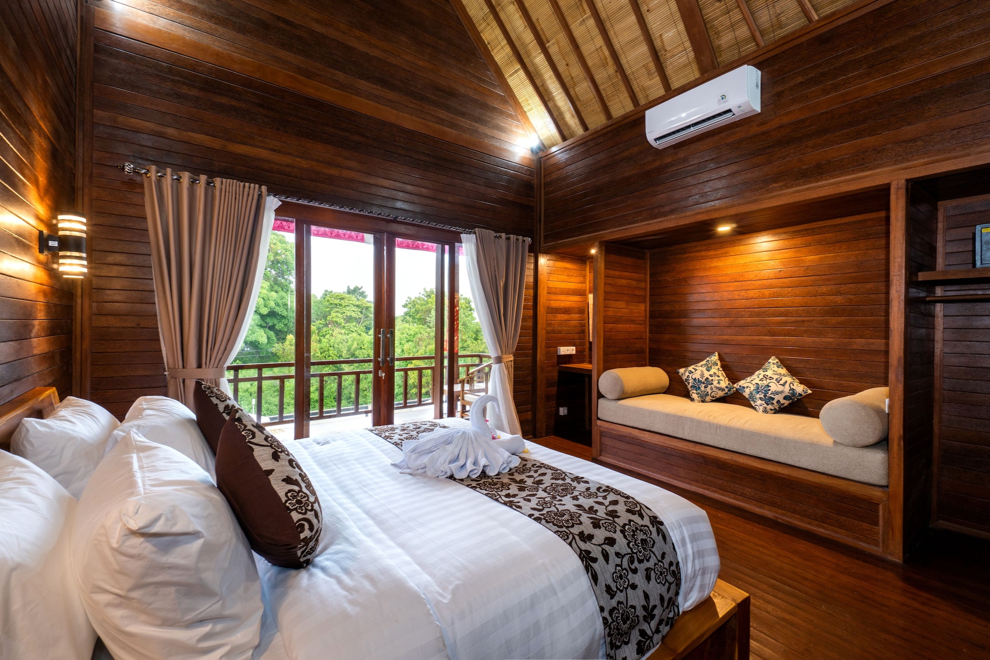 LUXURY, KING BED, SEA VIEW