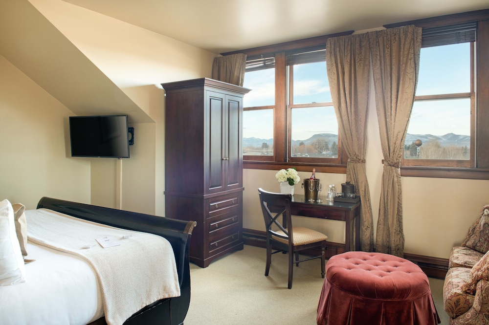 Sacajawea Hotel 10/50