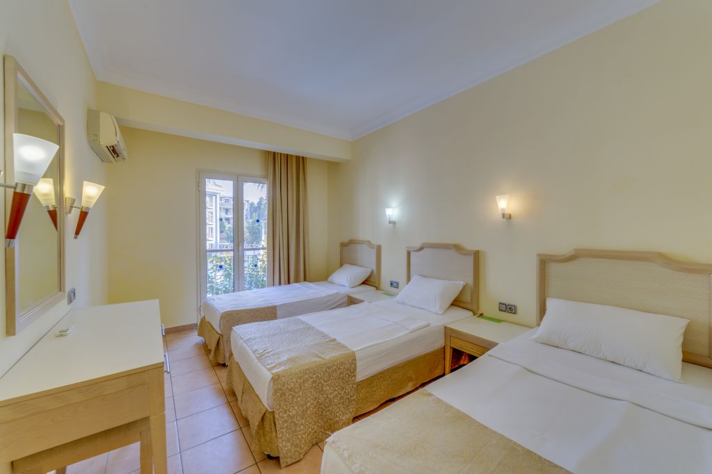 APARTMENT TWO BEDROOMS POOL VIEW
