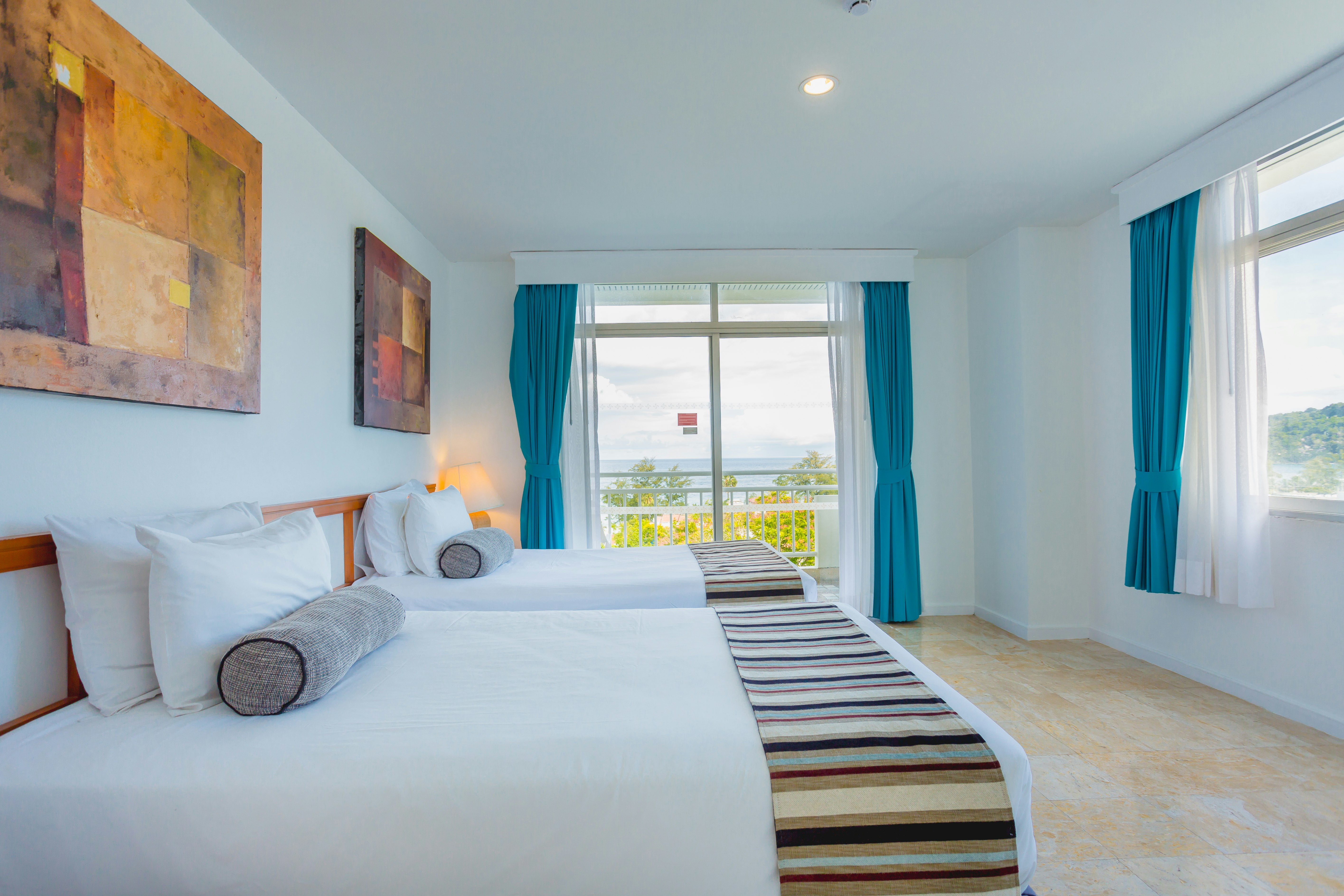 Waterfront Suites Phuket by Centara 28/76