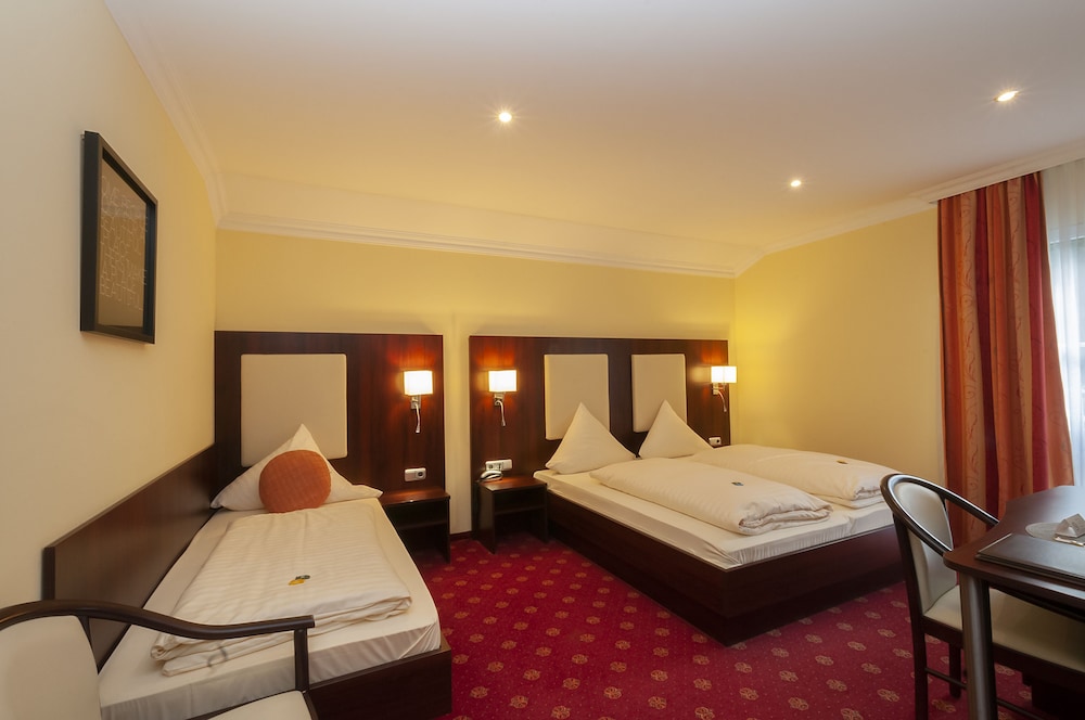 COMFORT, TRIPLE, MULTIPLE BEDS