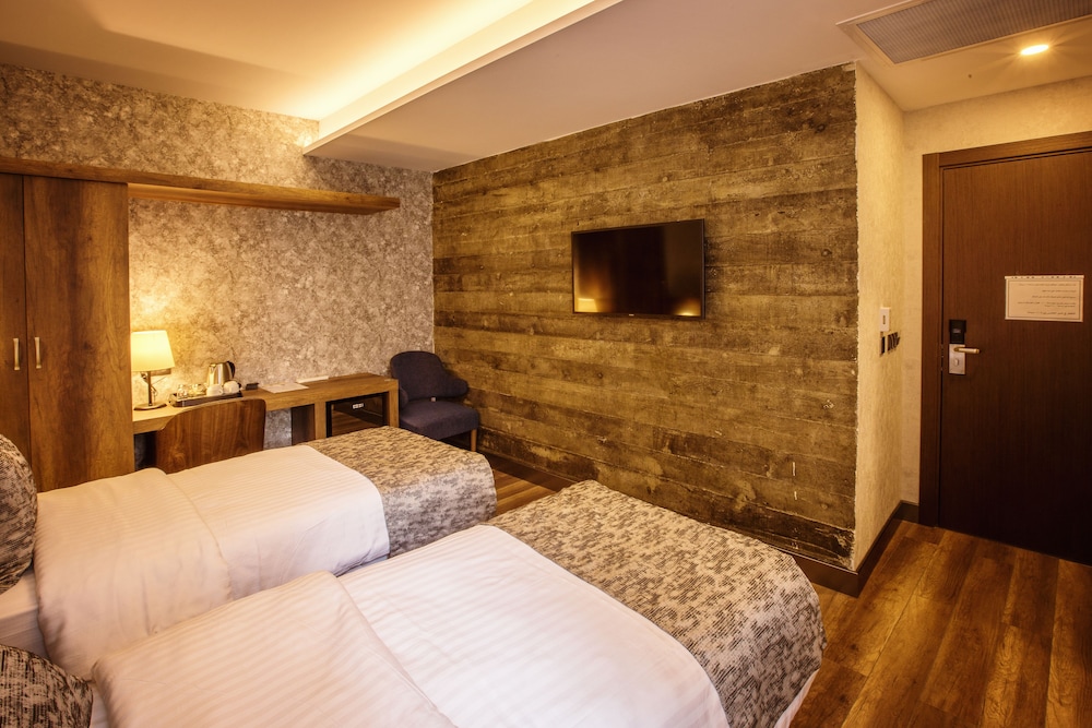 Life Point Hotel 10/67
