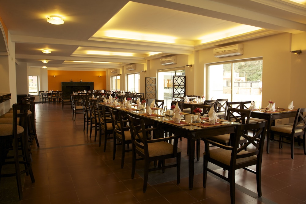 Waterfront Resort 34/50